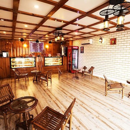 The Grand Orion Otel Chinhat Dış mekan fotoğraf