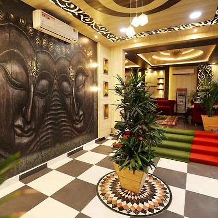 The Grand Orion Otel Chinhat Dış mekan fotoğraf