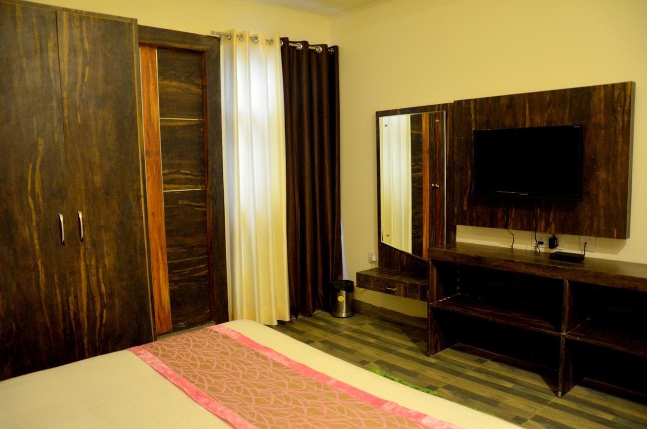 The Grand Orion Otel Chinhat Dış mekan fotoğraf