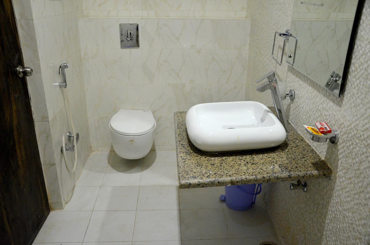 The Grand Orion Otel Chinhat Dış mekan fotoğraf