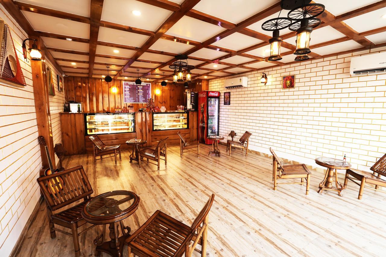 The Grand Orion Otel Chinhat Dış mekan fotoğraf