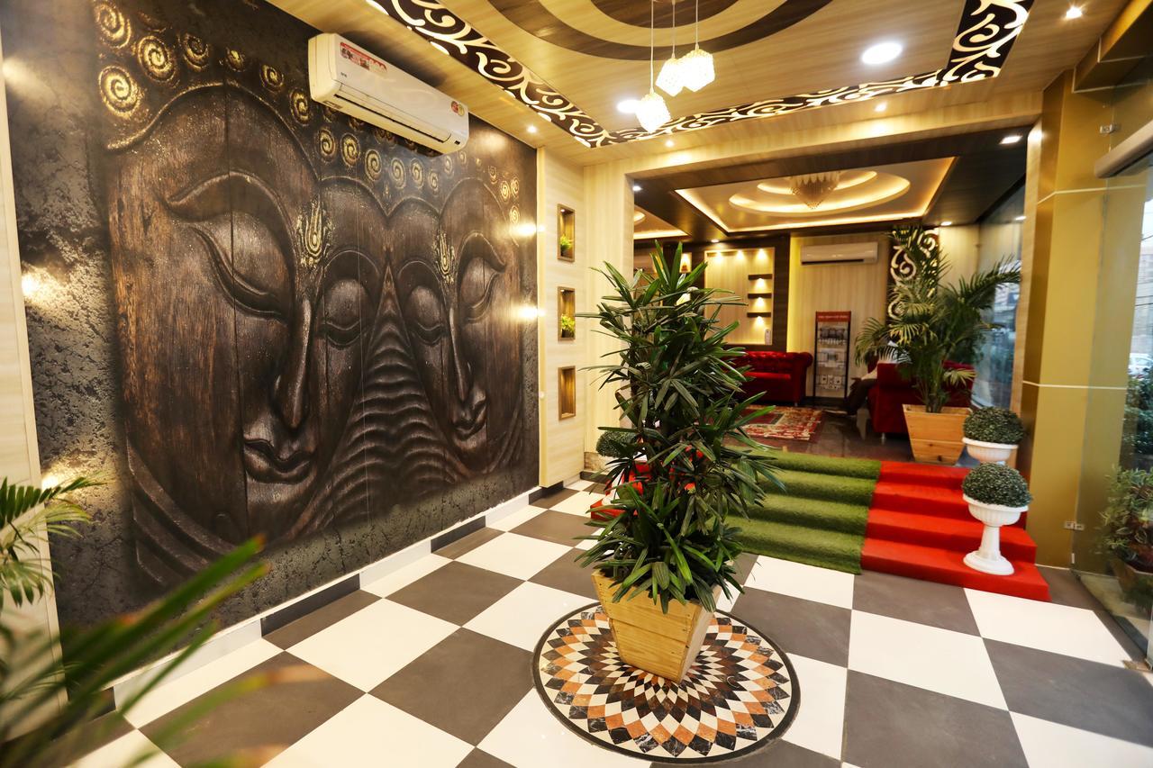 The Grand Orion Otel Chinhat Dış mekan fotoğraf