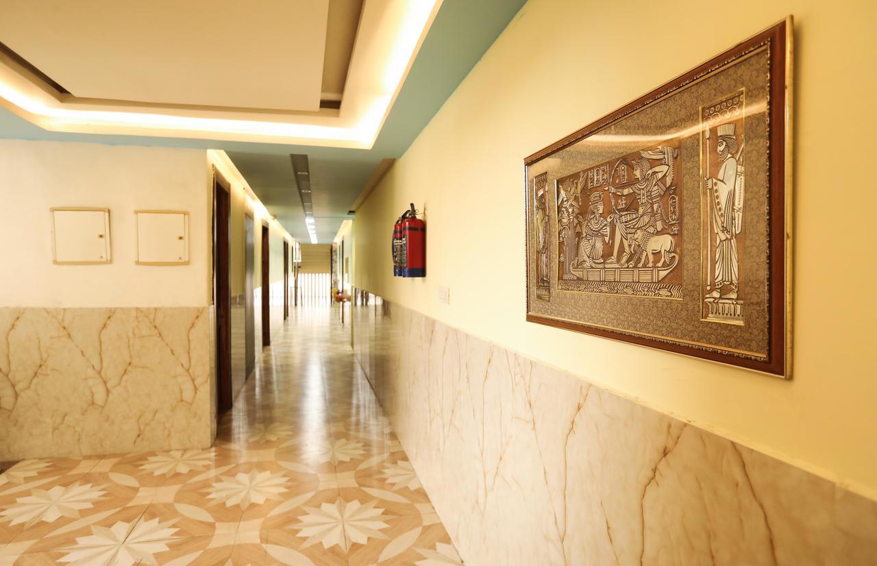 The Grand Orion Otel Chinhat Dış mekan fotoğraf