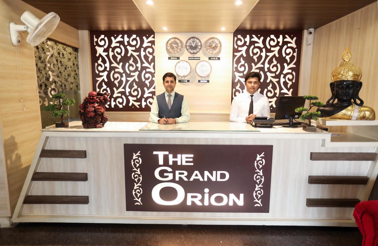 The Grand Orion Otel Chinhat Dış mekan fotoğraf