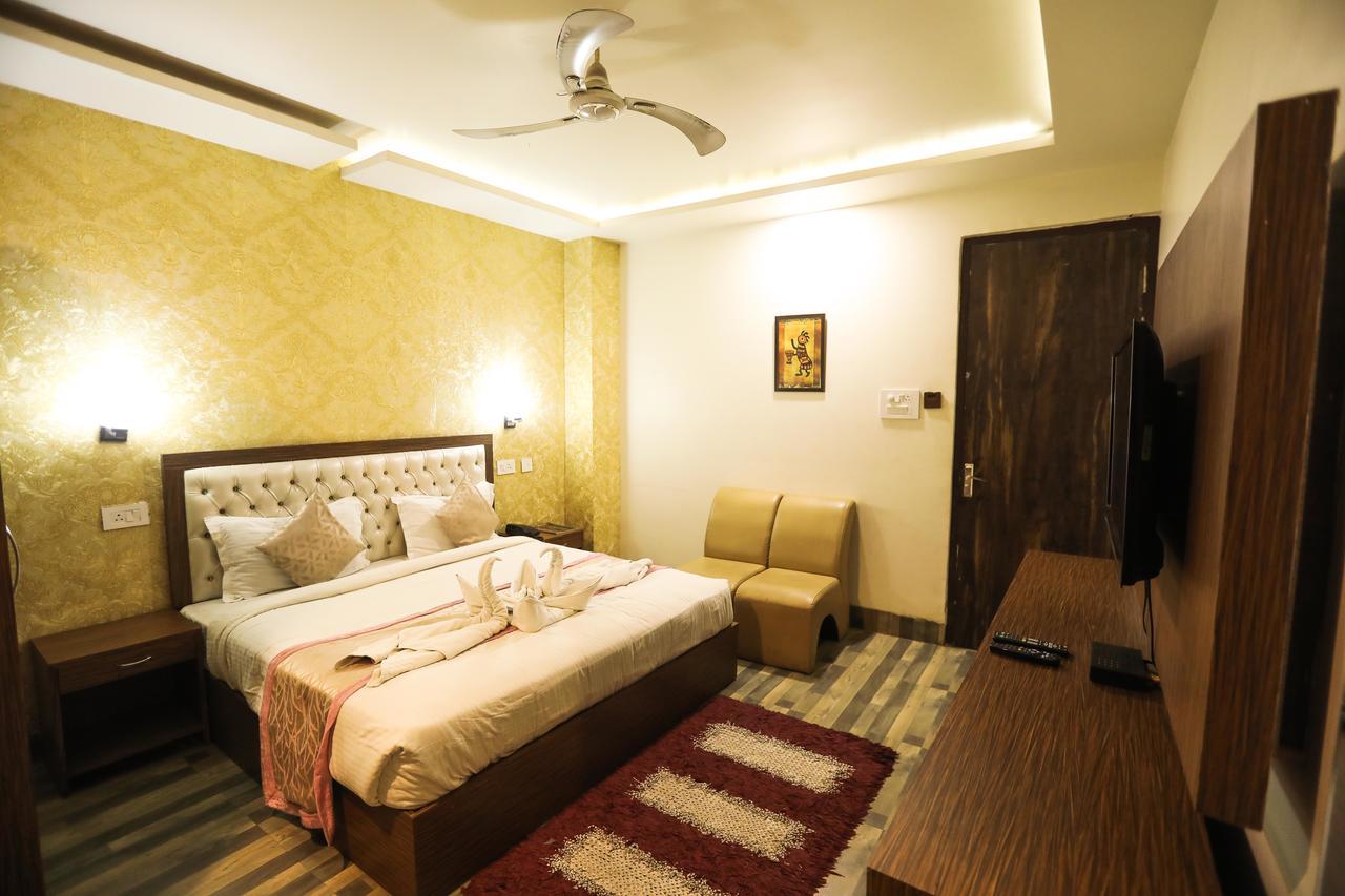 The Grand Orion Otel Chinhat Dış mekan fotoğraf