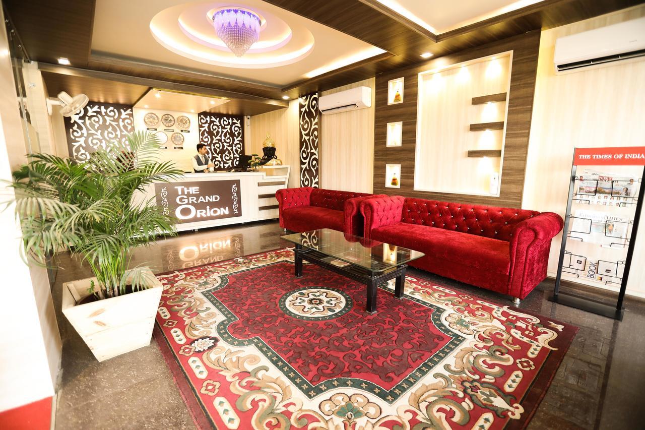 The Grand Orion Otel Chinhat Dış mekan fotoğraf